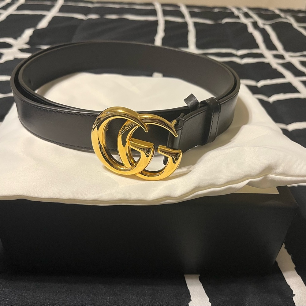 Gucci Black Leather Belt with Gold GG Buckle